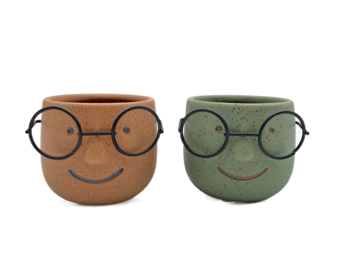V637-CVA30462-202508251945-00 Set 2 Man w Metal Glasses Ceramic Pot 7cm - Image 1