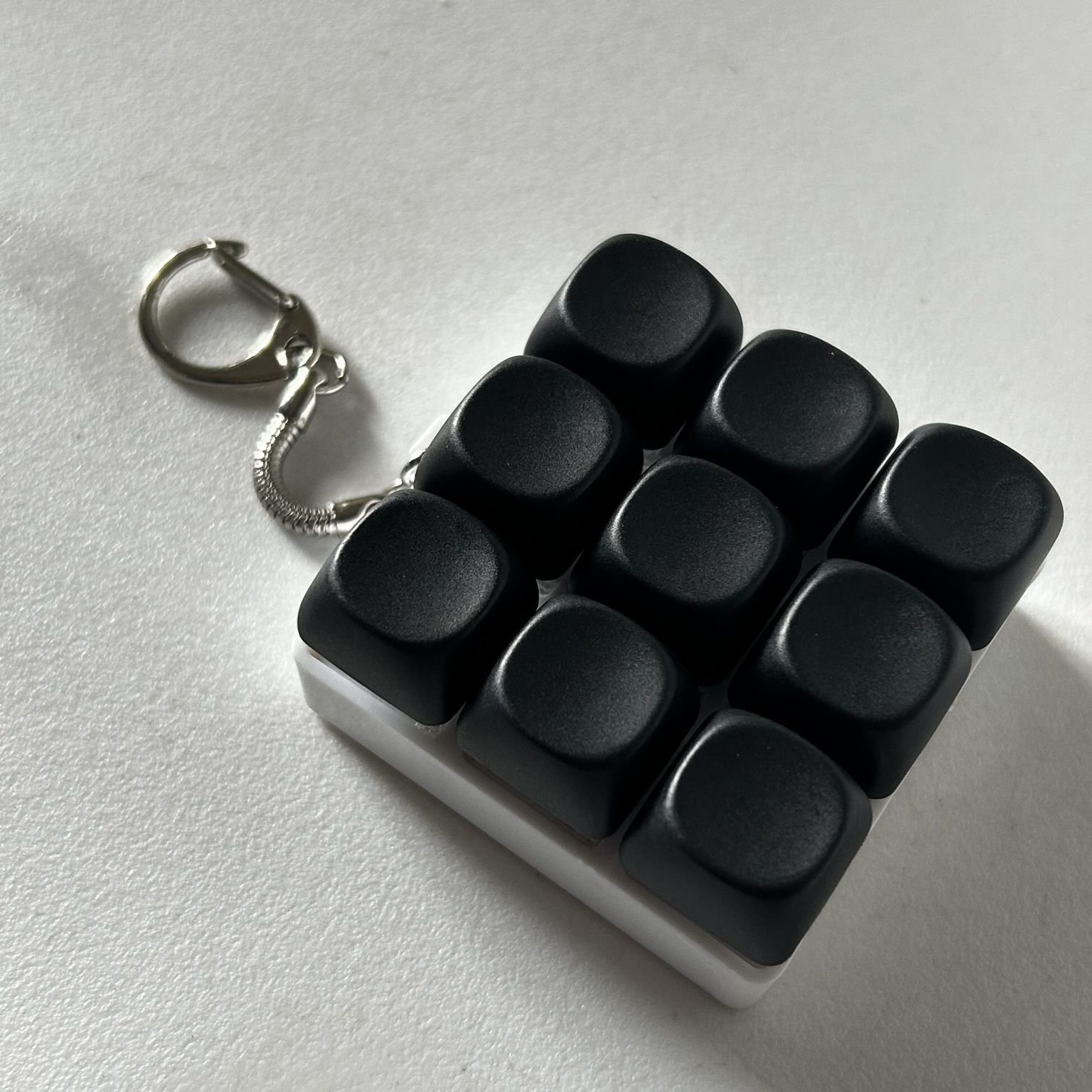 V888-ELOSUNG39629-202511101750-00 2-Pack Black Mechanical 9-Keyboard Fingertip Toy Keychain - Key Pressure Relief, PVC Fingertip Toy - Image 1
