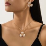 White Floral Enamel Jewelry Set â€“ Five-Piece Alloy Accessory Collection with Minimalist Botanical Design - Image 2