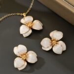 White Floral Enamel Jewelry Set â€“ Five-Piece Alloy Accessory Collection with Minimalist Botanical Design - Image 3