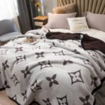 Yellow Lucky Four-Leaf Clover 100x150CM Premium Double-Sided Print Flannel Blanket - Soft All-Season Air Conditioning Throw for Office Nap & Travel - Image 2