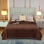 150*200cm Brown Solid Colour Flannel Throw Blanket - Thick Double-Sided Fleece with Ribbed Texture - Soft throw blanket& Lightweight for Sofa, Bed, Office Nap, Air-Conditioned Rooms - Durable, Machine Washable, Non-Shedding
